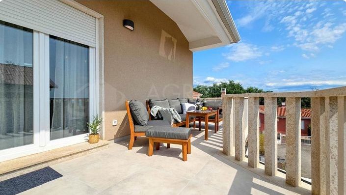 Casa, 250 m2, Vendita, Umag