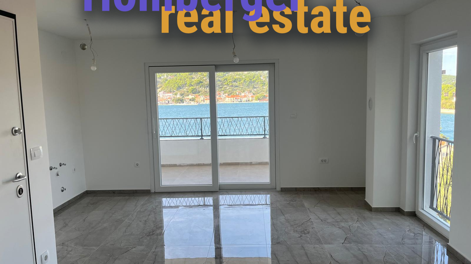 Tisno, 30 m to the beach - 3 bedrooms - duplex apartment - garage