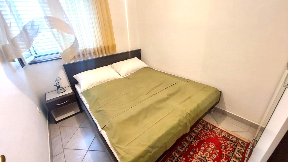 350 m vom Meer und Strand &ndash; Familienhaus in Pirovac zu verkaufen