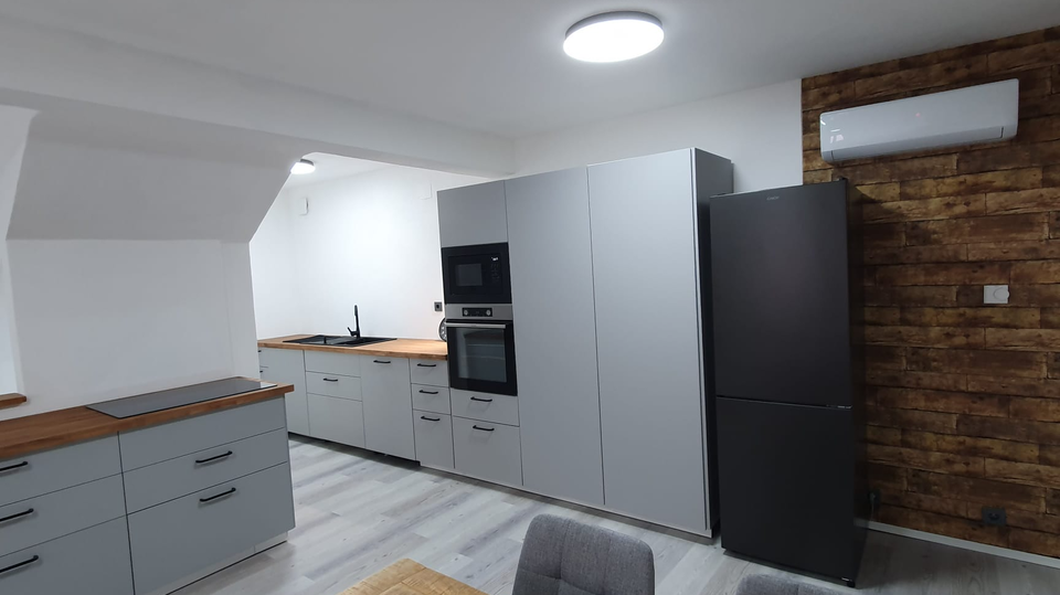 Steinhaus mit&nbsp; Ladenlokal in Vodice zu verkaufen&excl;