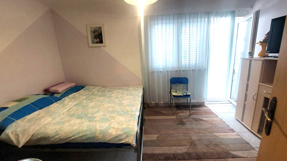 350 m vom Meer und Strand &ndash; Familienhaus in Pirovac zu verkaufen
