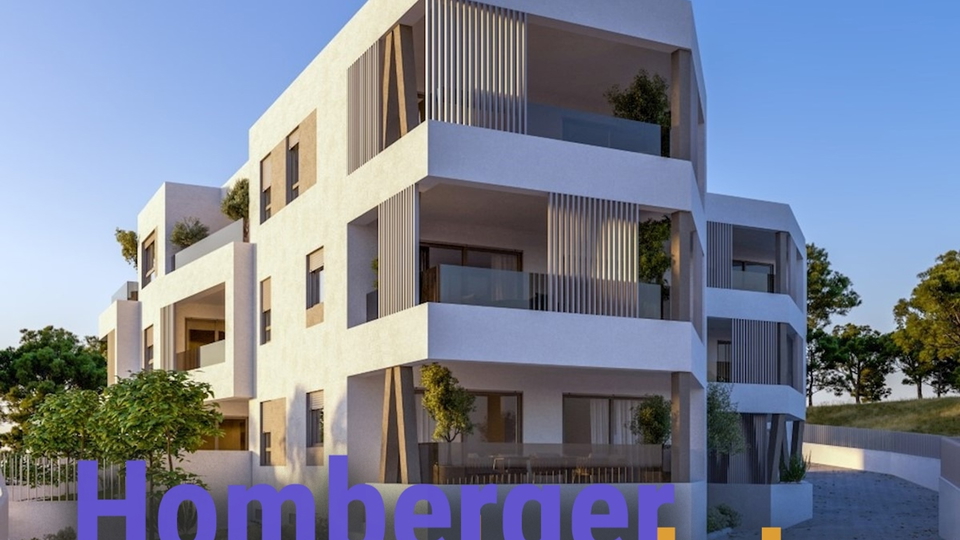 VODICE - ATTRAKTIVE LAGE 300m zum Meer- 4 Zimmer Wohnung in einem Gebäude mit Aufzug, abstelraum und garage.