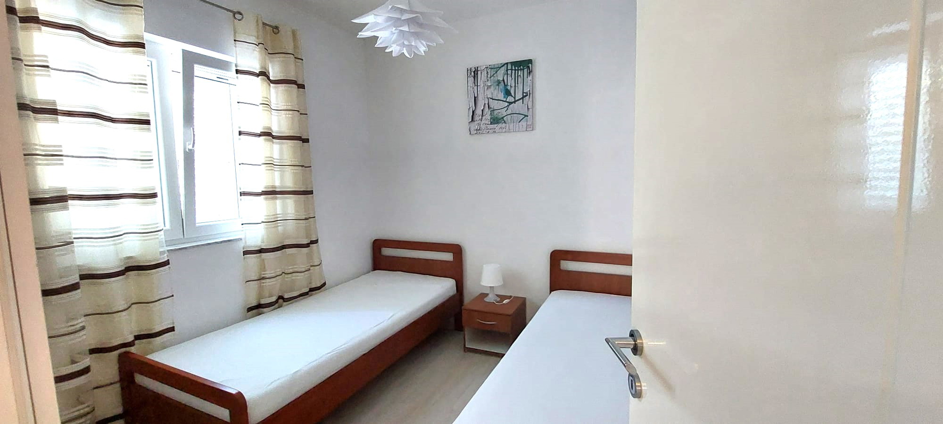 Doppelhaushälfte im Tribunj mit zwei Wohnungen, Keller Apartment und Garten nur 200m zum Meer