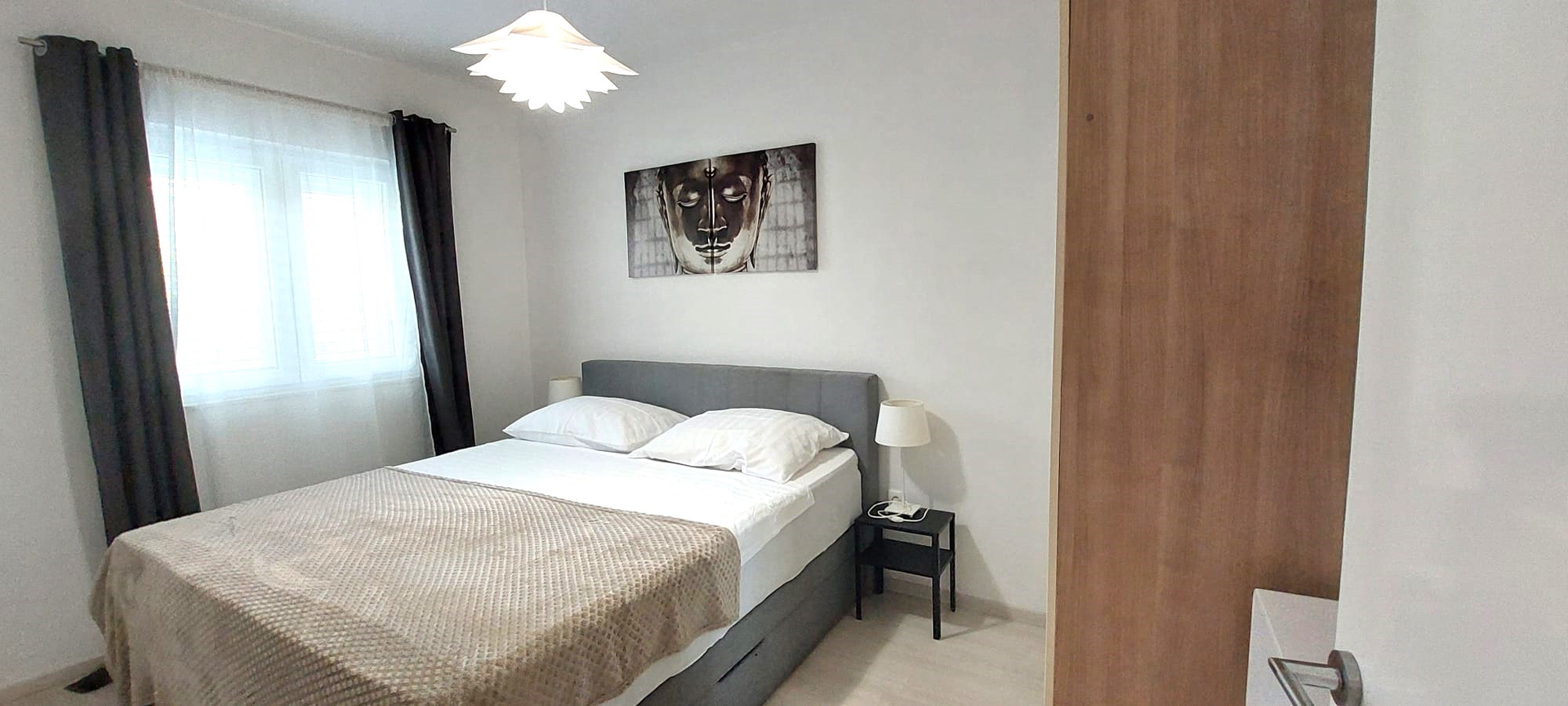 Doppelhaushälfte im Tribunj mit zwei Wohnungen, Keller Apartment und Garten nur 200m zum Meer