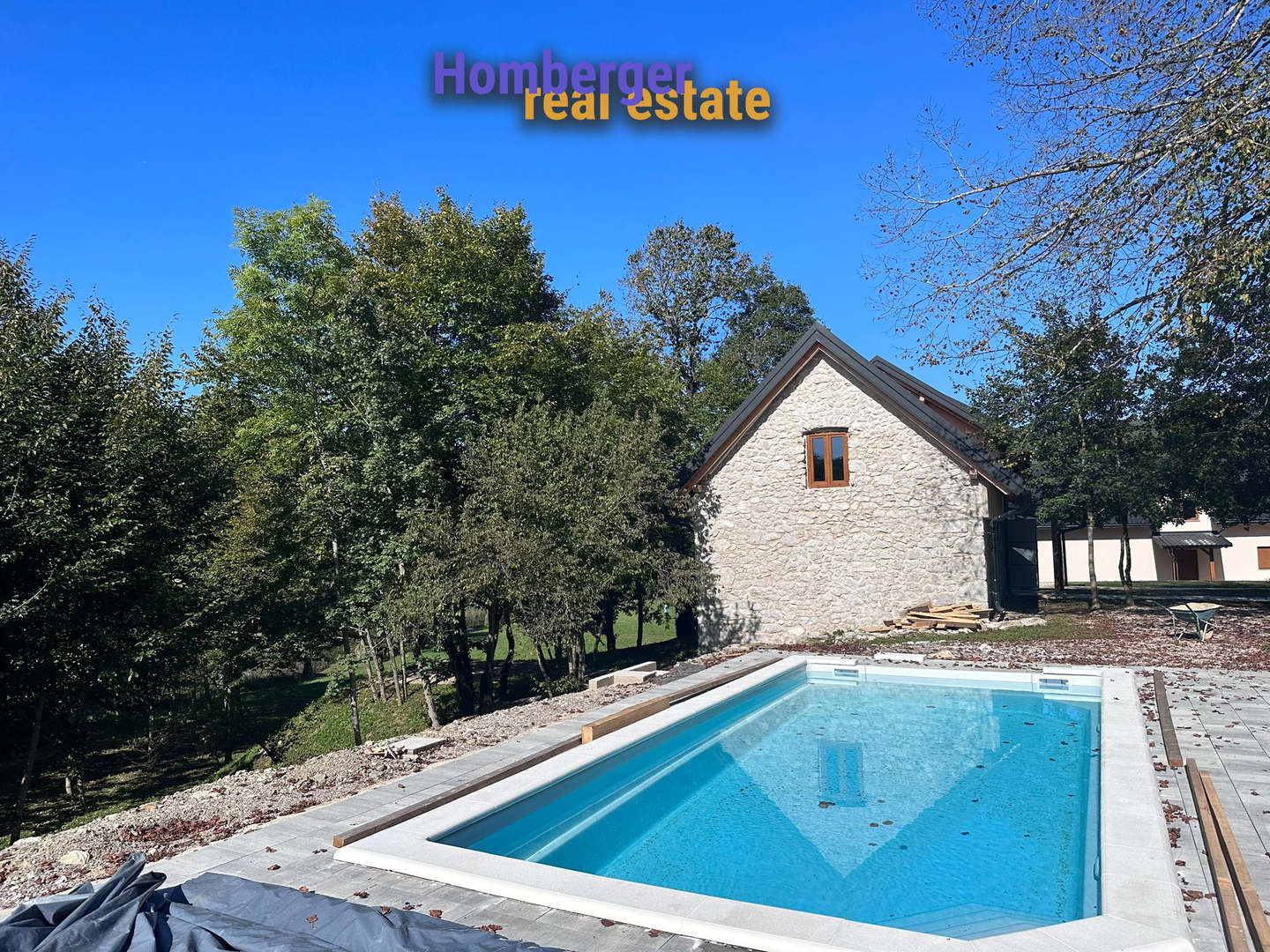 Tourist complex with real Lika flair for sale near Plitvice National Park!