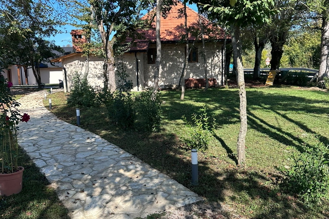 Tourist complex with real Lika flair for sale near Plitvice National Park!