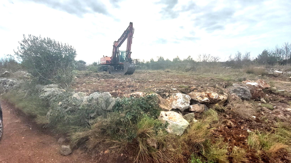 VODICE&lowbar;Od 5 parcela samo su jo&scaron; 2 parcele na prodaju - atraktivno gra&dstrok;evinsko zemljiste