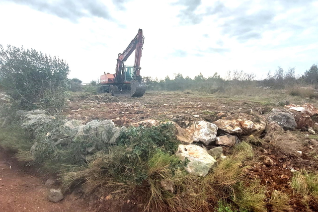 VODICE_  građevinsko zemljiste od 800m ,1600m do mora
