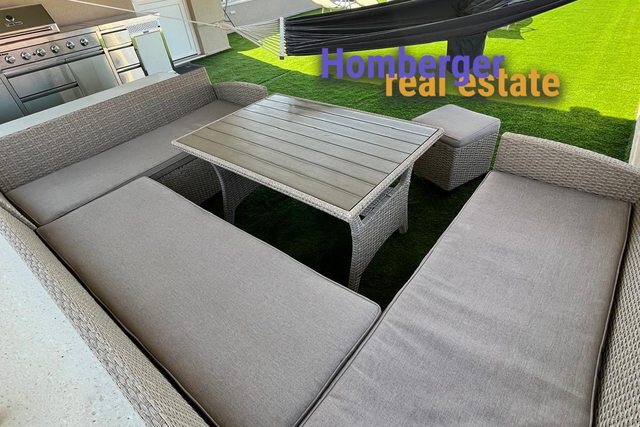 Vodice – Attraktive Wohnung möbliert mit schöner Dachterrasse und Garage
