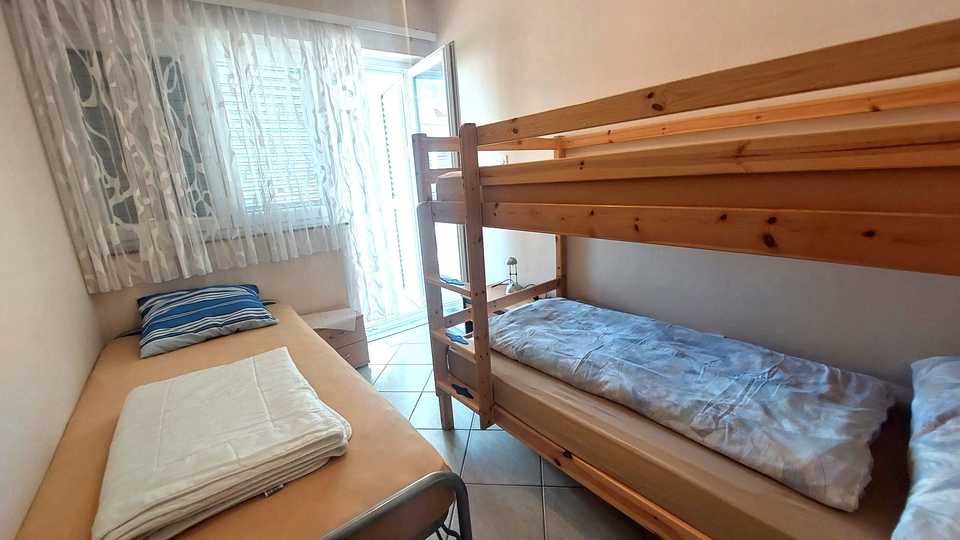350 m vom Meer und Strand &ndash; Familienhaus in Pirovac zu verkaufen
