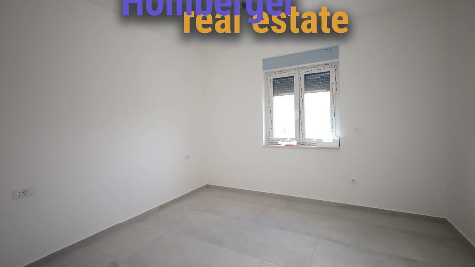 Vodice  atraktivan stan sa krovnom terasom&comma; 3 spava&cacute;e sobe&comma; podno grijanje&comma; pogled