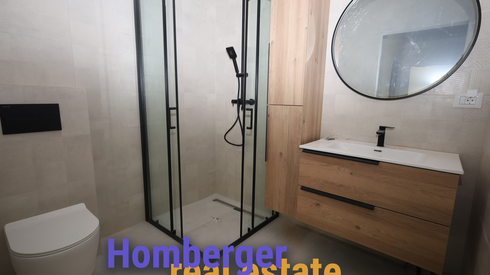 Vodice  atraktivan stan sa krovnom terasom&comma; 3 spava&cacute;e sobe&comma; podno grijanje&comma; pogled