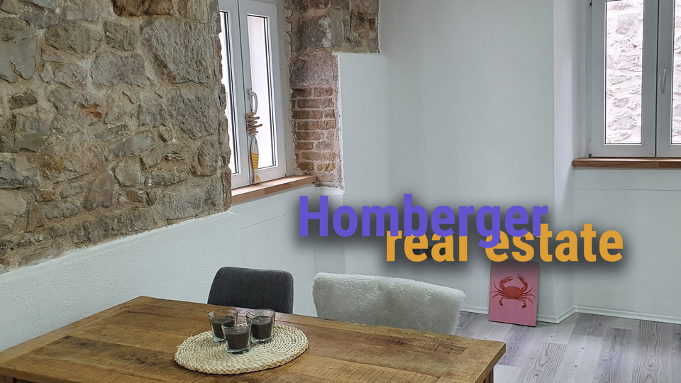 Steinhaus mit&nbsp; Ladenlokal in Vodice zu verkaufen&excl;