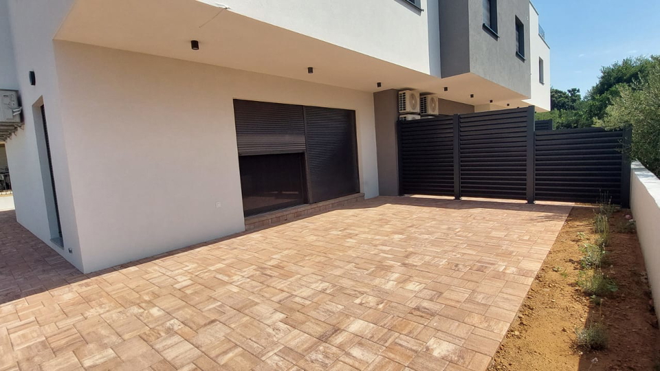Vodice - 100m to the sea - terraced house - end unit