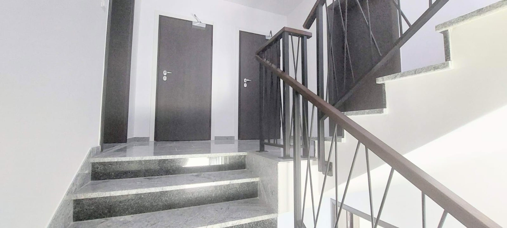TRIBUNJ -  stan sa PREKRASNOM POGLEDOM  dvije spavaće sobe , ostavom i velikom terasom od 23m2