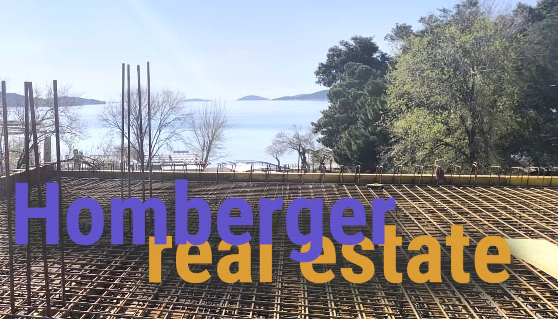 JEDINSTVENA PONUDA U VODICAMA - STAN na plaži , prvi red do mora , bez ceste ispred plaže