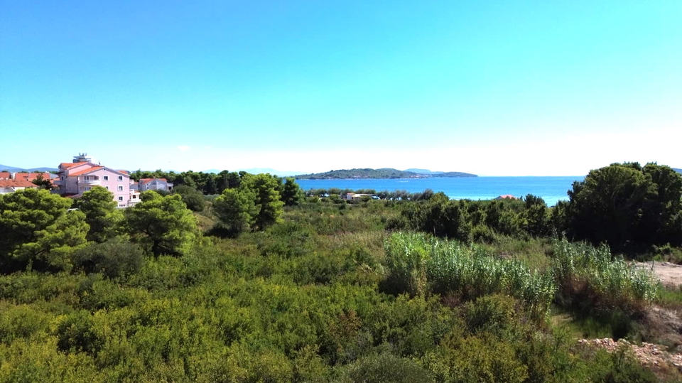 Vodice -60m do pla&zcaron;e atraktivno zemlji&scaron;te