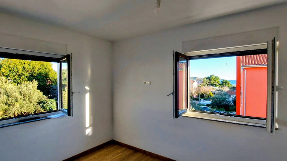 Vodice - 100m do mora - ku&cacute;a u nizu - krajnja