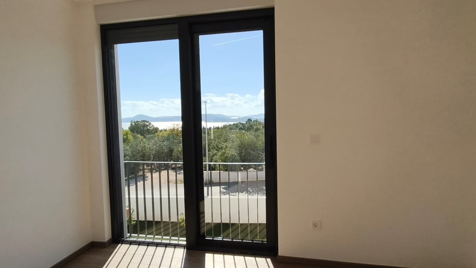 Vodice &ndash; Modernes Familienhaus mit Meerblick &comma; 3 Schlafzimmer in ruhiger Lage