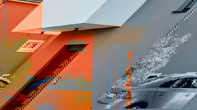 Vodice - 100m do mora - ku&cacute;a u nizu - krajnja