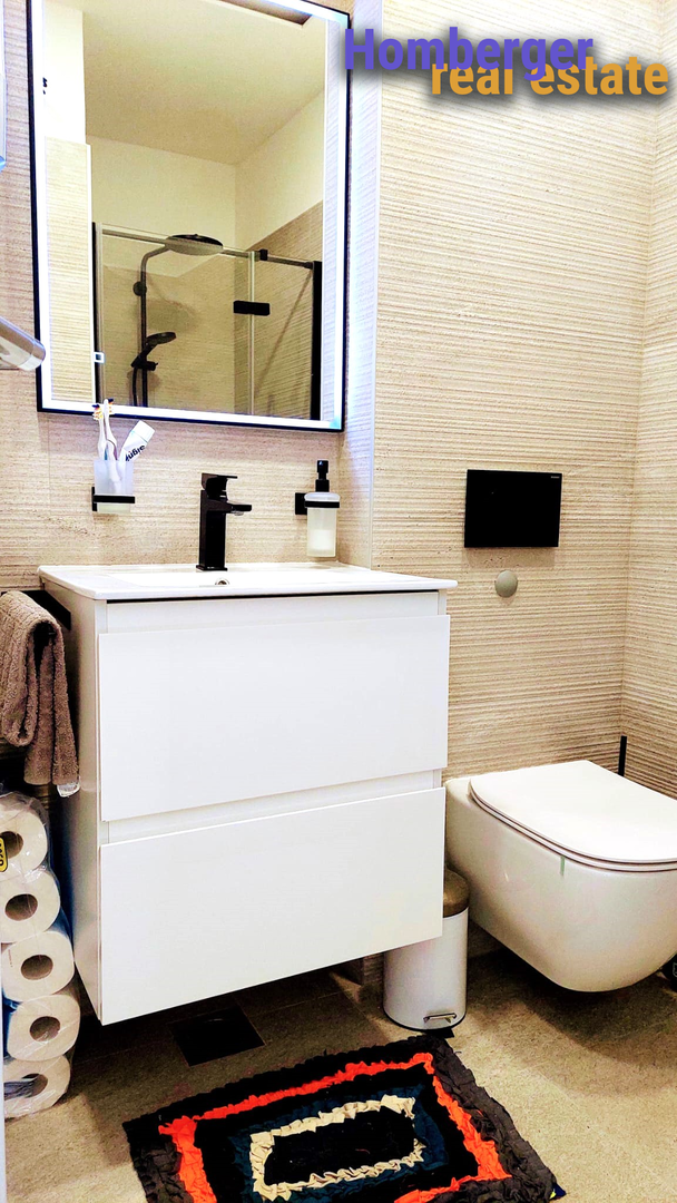 Atraktivan stan u poslovnom prostoru samo 60m do mora -pogled na more