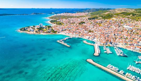 Atraktivno građevinsko zemljšte sa pogledom na more