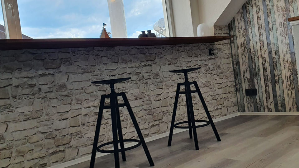 Steinhaus mit&nbsp; Ladenlokal in Vodice zu verkaufen&excl;