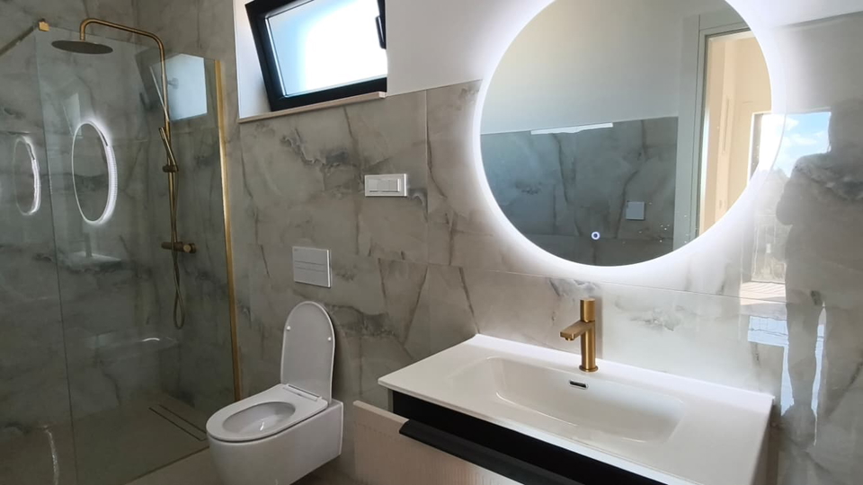 Vodice &ndash; Modernes Familienhaus mit Meerblick &comma; 3 Schlafzimmer in ruhiger Lage
