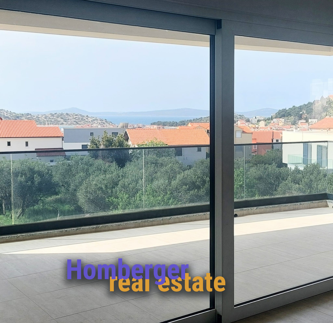 TRIBUNJ -  stan sa PREKRASNOM POGLEDOM  dvije spavaće sobe , ostavom i velikom terasom od 23m2