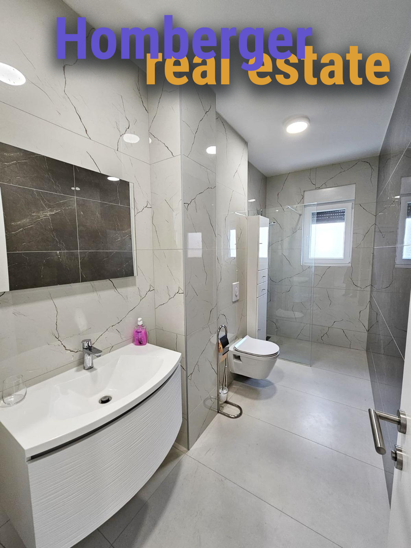 Atraktivan penthaus stan 1.Red do mora i plaže, prodaje se namješten