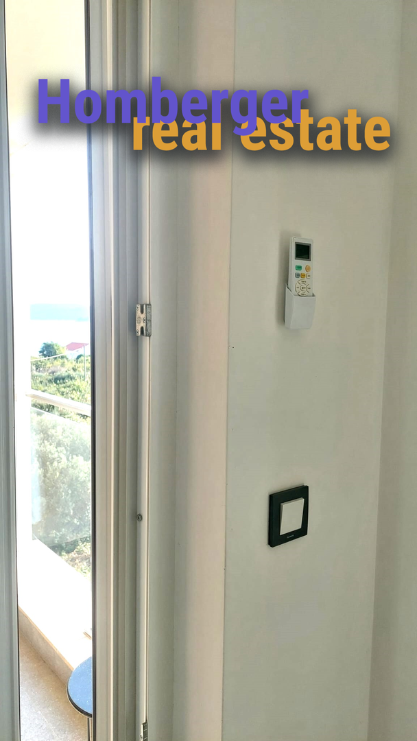 Atraktivan stan u poslovnom prostoru samo 60m do mora -pogled na more