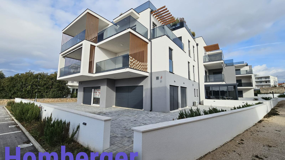 Atraktivan penthaus stan 1&period;Red do mora i pla&zcaron;e&comma; prodaje se namje&scaron;ten