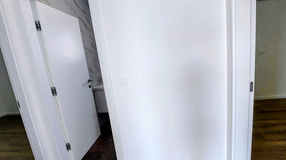 TRIBUNJ &ndash; NEUBAU &vert; Erdgeschosswohnung mit gro&szlig;z&uuml;giger Terrasse und Pool