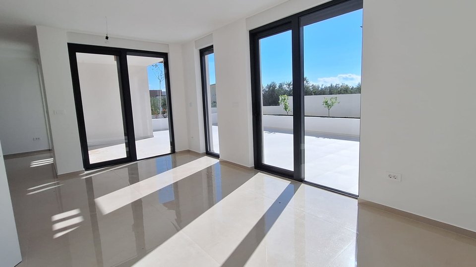 Vodice &ndash; Modernes Familienhaus mit Meerblick &comma; 3 Schlafzimmer in ruhiger Lage