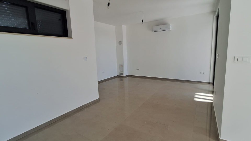 Vodice &ndash; Modernes Familienhaus mit Meerblick &comma; 3 Schlafzimmer in ruhiger Lage