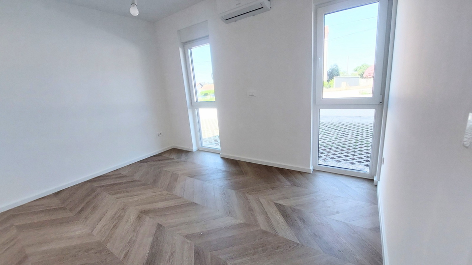 TRIBUNJ &ndash; NEUBAU &vert; Erdgeschosswohnung mit gro&szlig;z&uuml;giger Terrasse und Pool