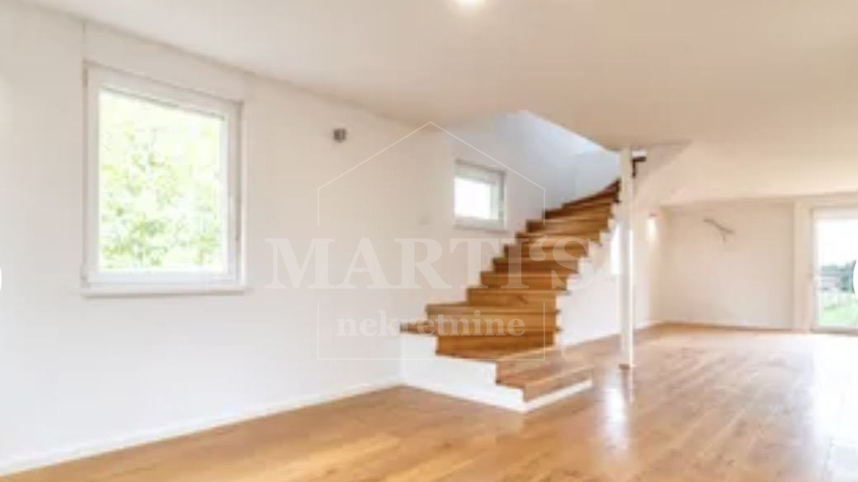 Odra&comma; 190m2&comma; 5 soba&comma; balkon&comma; 2&period;kat