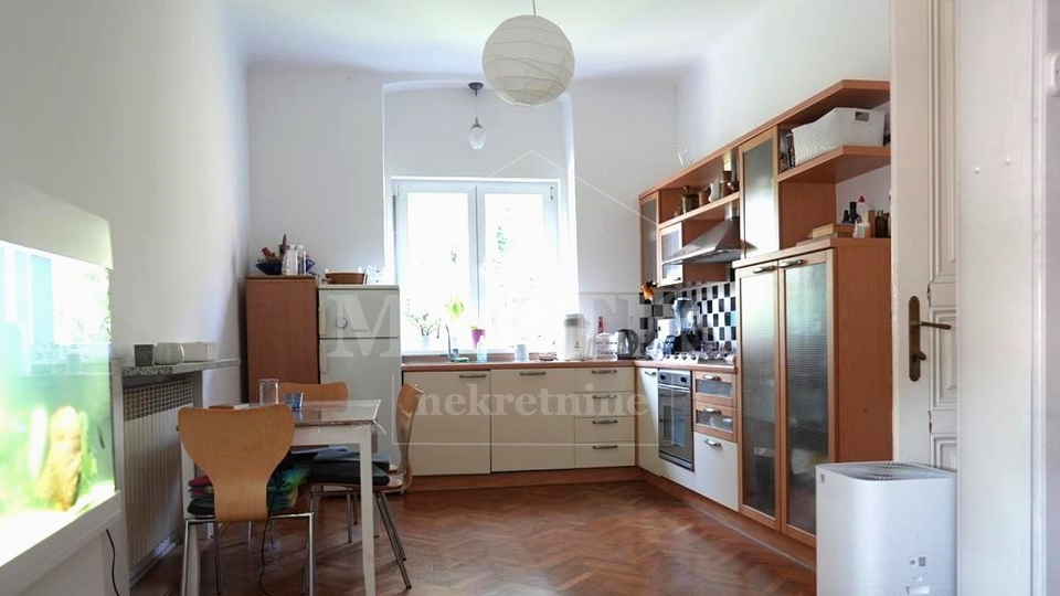 Gornji grad&comma; 49&comma;51m2&comma; 2&comma;5sobe&comma; 2&period;kat&comma; spremi&scaron;te