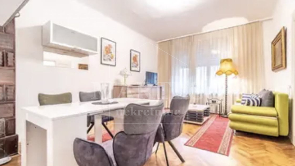 Donji grad&comma; 93m2&comma; 3 sobe&comma; 2 balkona