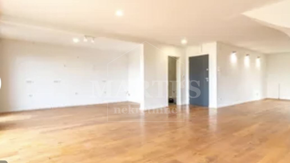 Odra&comma; 190m2&comma; 5 soba&comma; balkon&comma; 2&period;kat