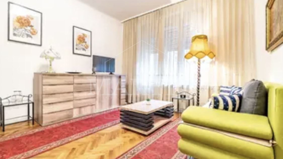 Donji grad&comma; 93m2&comma; 3 sobe&comma; 2 balkona