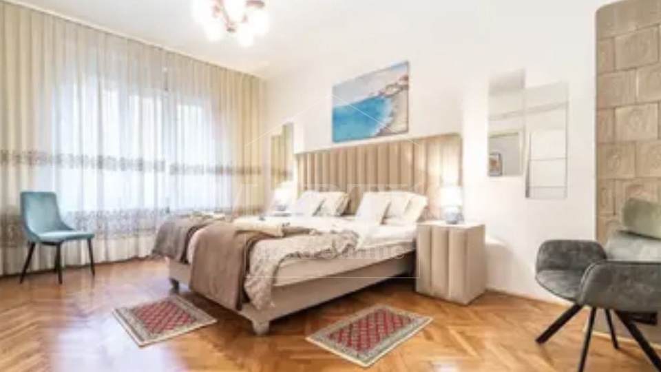 Donji grad&comma; 93m2&comma; 3 sobe&comma; 2 balkona