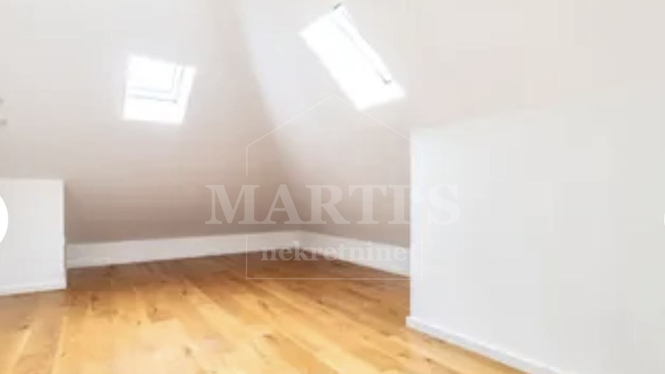 Odra&comma; 190m2&comma; 5 soba&comma; balkon&comma; 2&period;kat