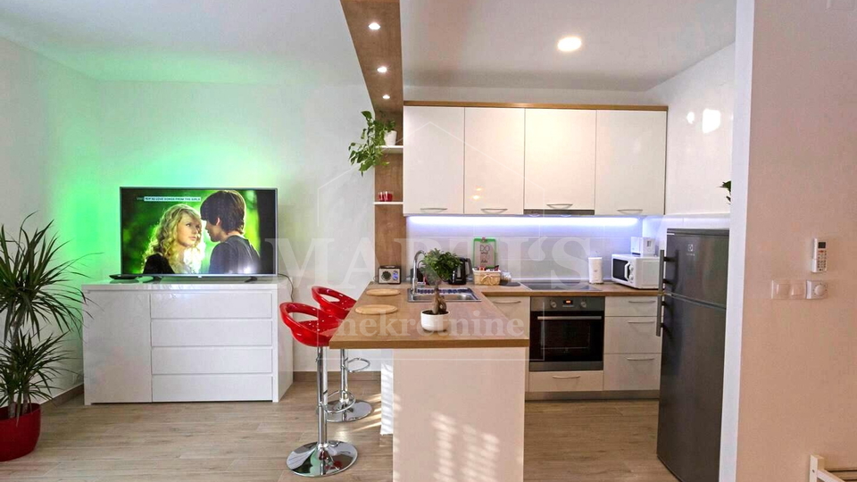 Kod Kvatrića, 49m2, 2 sobe, balkon, 1.kat,