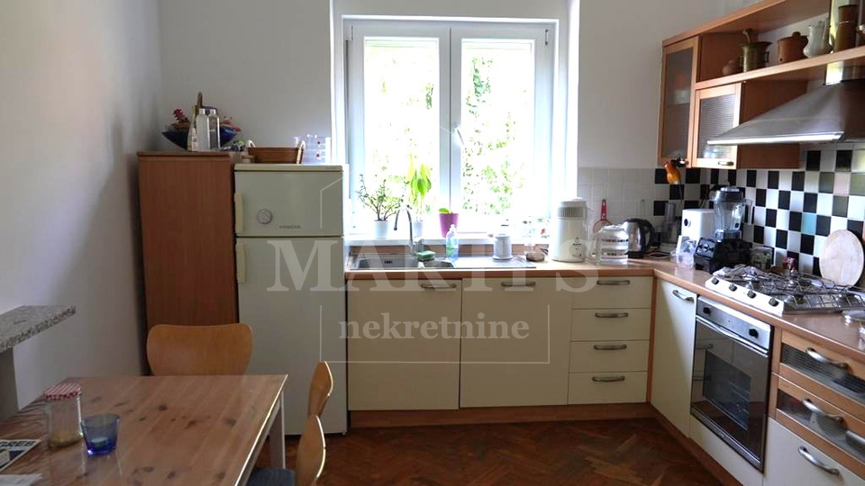 Gornji grad&comma; 49&comma;51m2&comma; 2&comma;5sobe&comma; 2&period;kat&comma; spremi&scaron;te