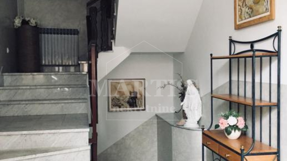 Haus, 450 m2, Verkauf, Zagreb - Gornja Dubrava