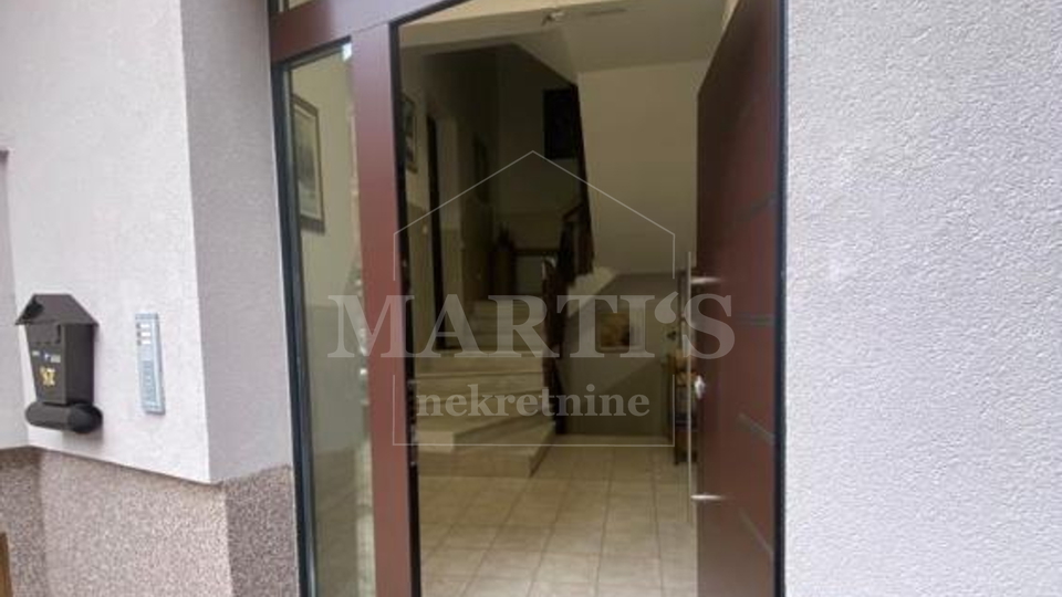 Haus, 450 m2, Verkauf, Zagreb - Gornja Dubrava