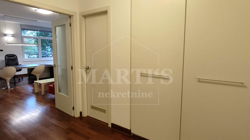 Pe&scaron;&ccaron;enica&comma; posl&period; prostor&comma; 144&period;57m2&comma; 4 sobe