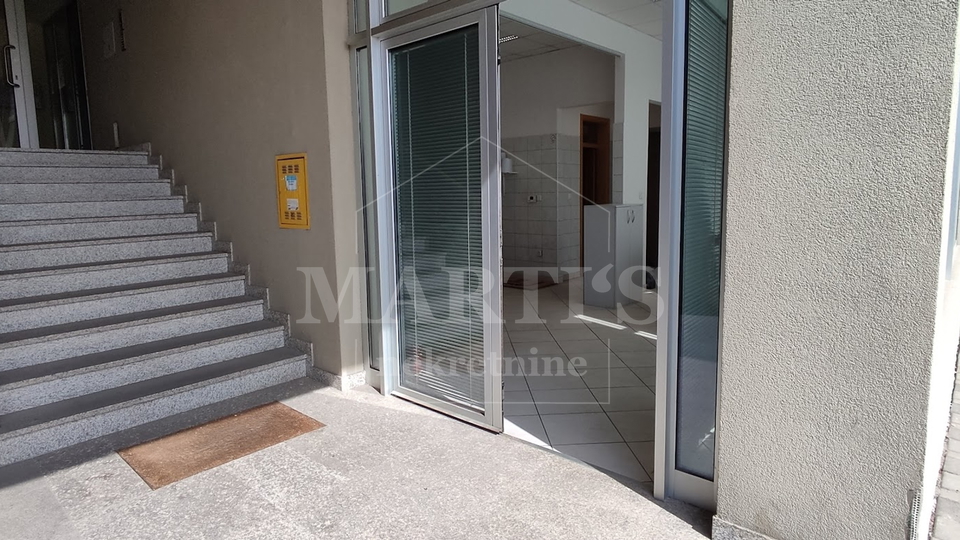 TRNAVA, posl. prostor - 100m2 + skladište 32m2, 6 PM
