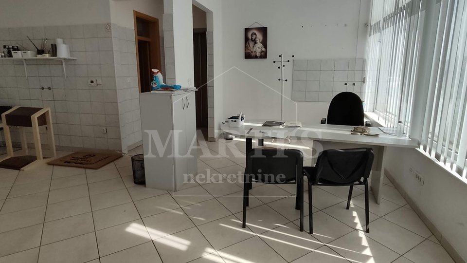 TRNAVA, posl. prostor - 100m2 + skladište 32m2, 6 PM